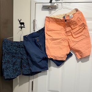 5 Shorts (Uniqlo/ Quiksilver/ H&M Men's Floral Navy Peach Black and Blue) Bundle
